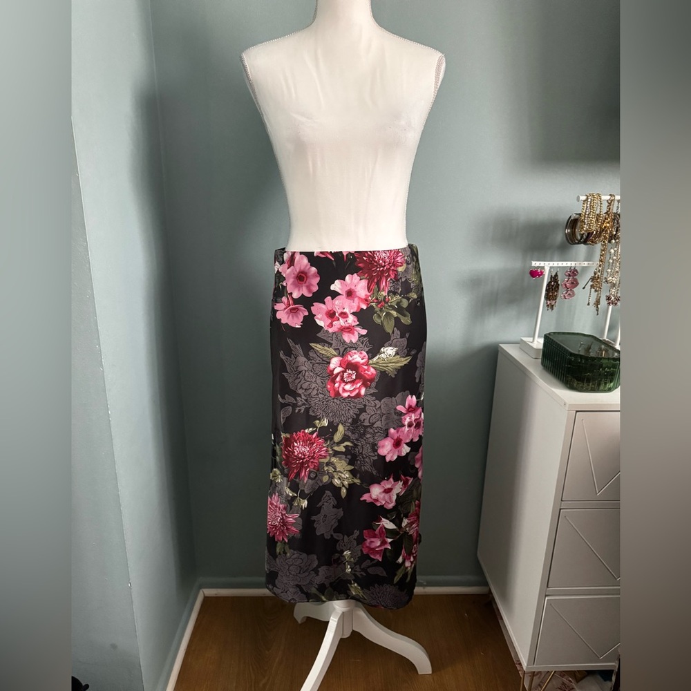 NWT FORGOTTEN GRACE Floral Black Pink SATIN MIDI Skirt M